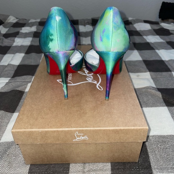 Christian Louboutin - Picture 2 of 7
